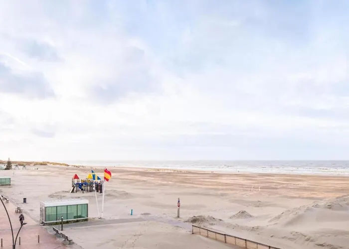 By The Sea In Belgium With Access Appartamento